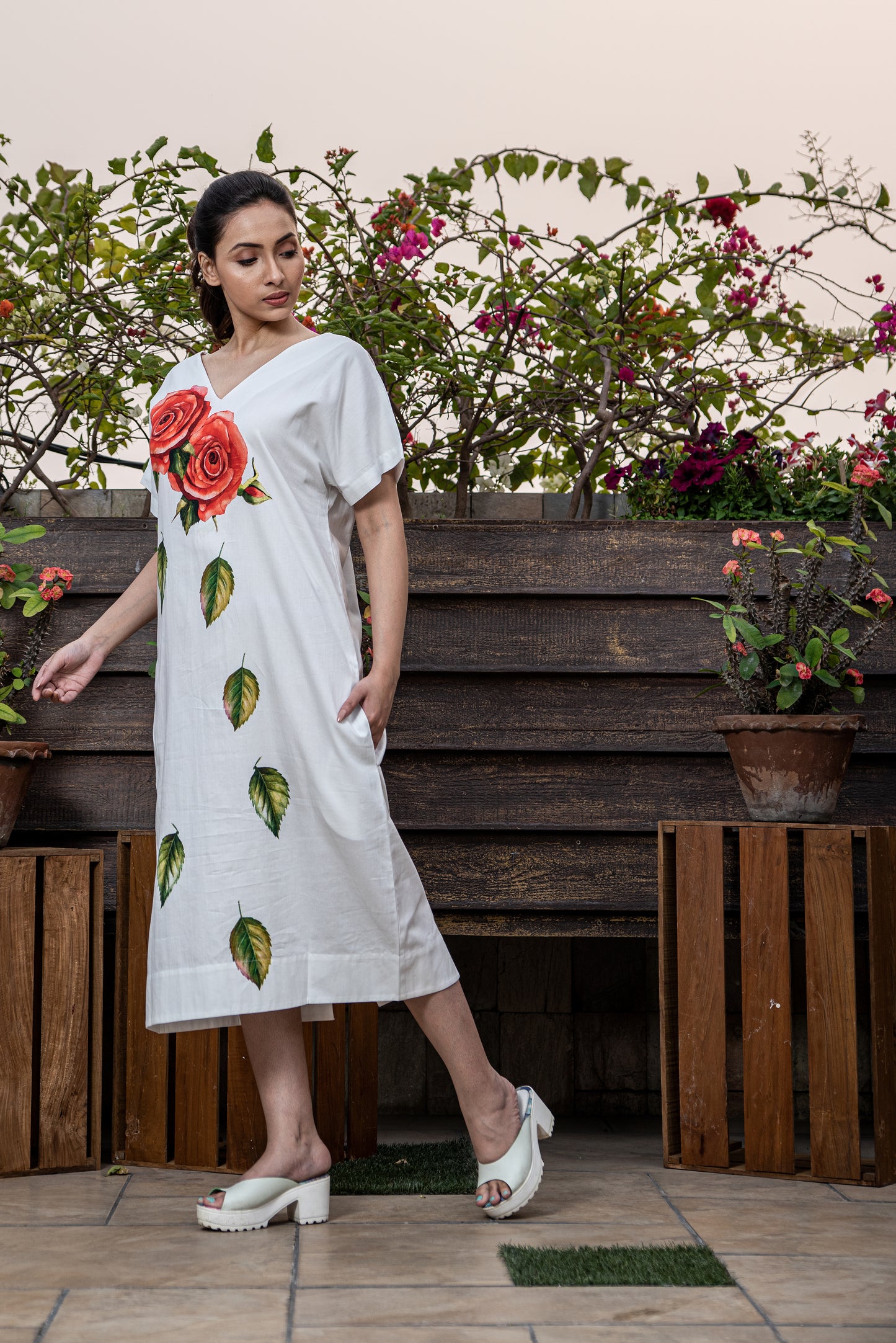 Blossom-V-Neck Dress