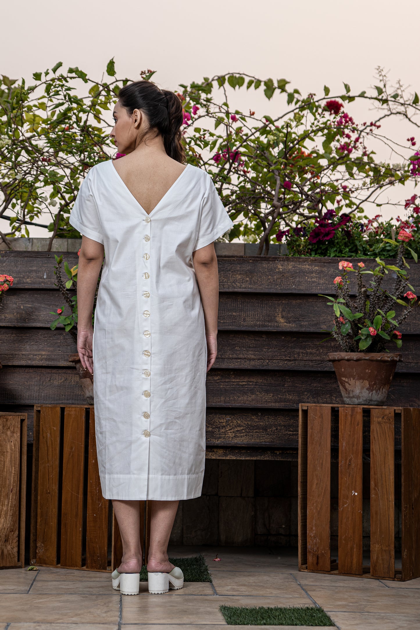 Blossom-V-Neck Dress